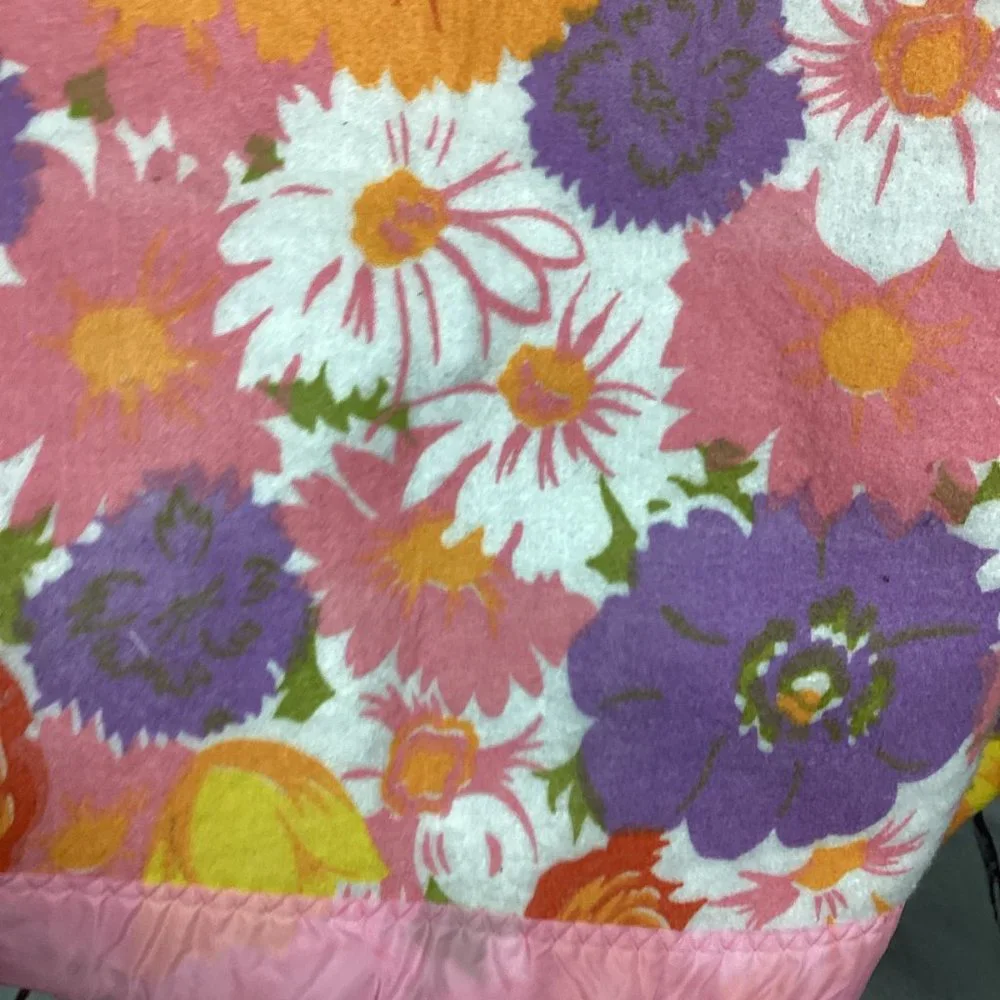 Vintage Acrylic Pink Satin Trim Blanket Floral Flowers Twin 70x94